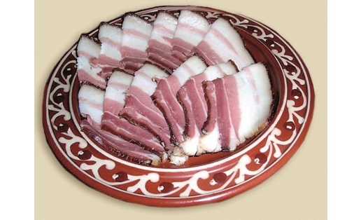 Солёное свиное сало с прожилками мяса